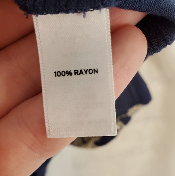 Melrose Market Size XS Blue and Creme Embroidered Sleeveless Blouse Floral - Picture 3 of 5